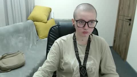 nikkysnow online show from 09-10-25, 08:36