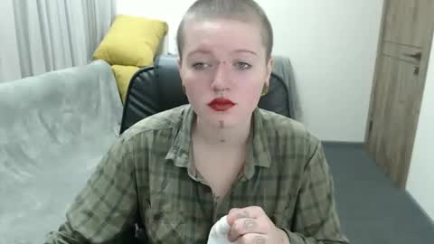 nikkysnow online show from 09-26-25, 08:18