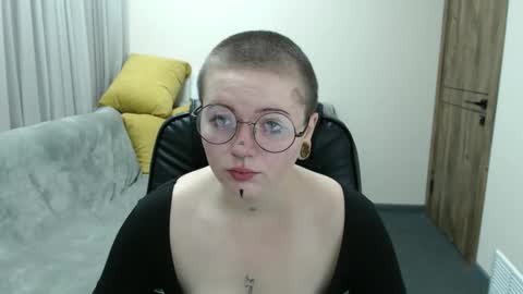 nikkysnow online show from 10-03-25, 08:22