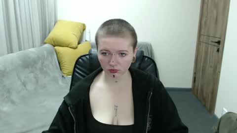 nikkysnow online show from 10-04-25, 08:12