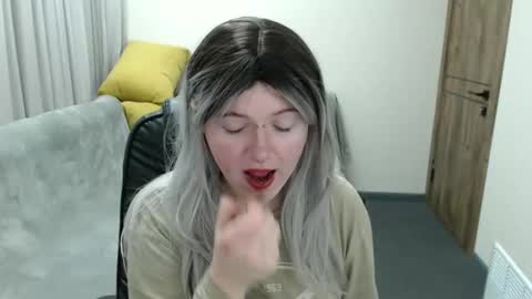 nikkysnow online show from 10-19-25, 08:04