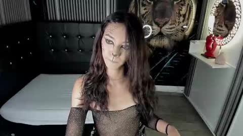 Snapshot of nikol_rang__ chatting on 10-28-25, 08:22 Nikol Rang online show from 10-28-25, 08:22