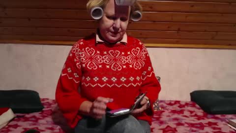 Nikole1 online show from 12-31-24, 05:18