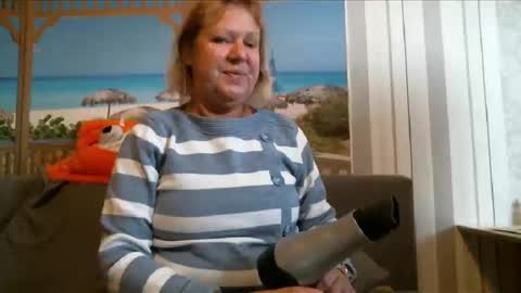 Snapshot of nikole111 chatting on 10-10-25, 07:40 Nikole1 online show from 10-10-25, 07:40