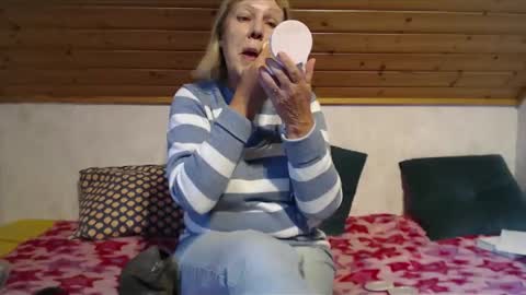 Snapshot of nikole111 chatting on 10-12-25, 11:31 Nikole1 online show from 10-12-25, 11:31