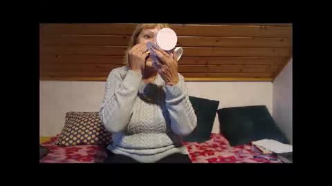 Snapshot of nikole111 chatting on 10-25-25, 10:45 Nikole1 online show from 10-25-25, 10:45