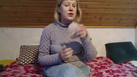 Snapshot of nikole111 chatting on 10-28-25, 10:41 Nikole1 online show from 10-28-25, 10:41