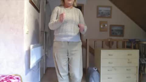 Snapshot of nikole111 chatting on 10-31-25, 01:01 Nikole1 online show from 10-31-25, 01:01