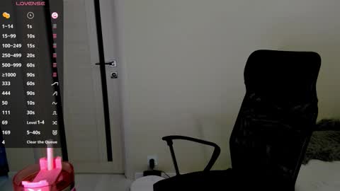 Snapshot of nikoll_s chatting on 09-26-25, 05:11 online show from 09-26-25, 05:11