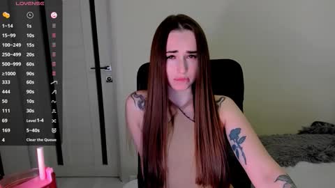 Snapshot of nikoll_s chatting on 09-28-25, 03:45 online show from 09-28-25, 03:45