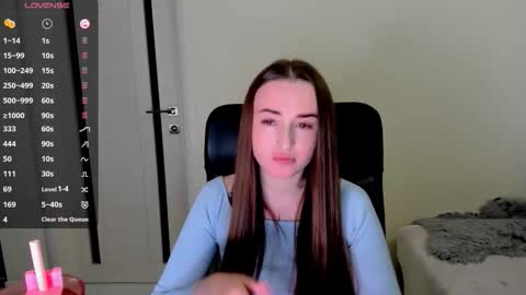 Snapshot of nikoll_s chatting on 10-17-25, 04:04 online show from 10-17-25, 04:04