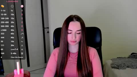 Snapshot of nikoll_s chatting on 10-29-25, 04:59 online show from 10-29-25, 04:59