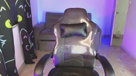 Snapshot of nikolwalter chatting on 04-23-26, 12:56 nikolwalter online show from 04-23-26, 12:56