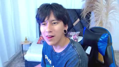 Snapshot of nikoo_18 chatting on 02-24-26, 02:04 Niko online show from 02-24-26, 02:04