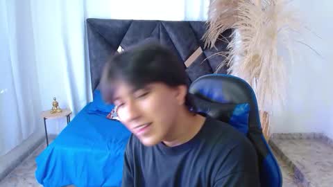 Snapshot of nikoo_18 chatting on 03-04-26, 02:12 Niko online show from 03-04-26, 02:12