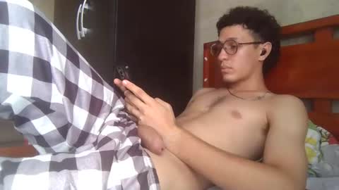 Snapshot of nikotwinktop chatting on 06-15-26, 07:38 Niko online show from 06-15-26, 07:38