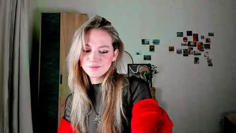 Snapshot of niky_jess chatting on 12-19-24, 02:24 Veronica online show from 12-19-24, 02:24
