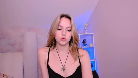 Snapshot of niky_jess chatting on 01-22-25, 05:17 Veronica online show from 01-22-25, 05:17