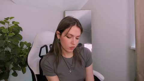 Snapshot of niky_jess chatting on 01-26-25, 08:57 Veronica online show from 01-26-25, 08:57