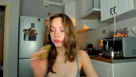 Snapshot of niky_jess chatting on 02-09-25, 08:22 Veronica online show from 02-09-25, 08:22