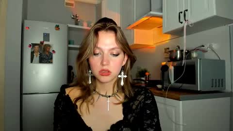 Snapshot of niky_jess chatting on 02-10-25, 05:19 Veronica online show from 02-10-25, 05:19