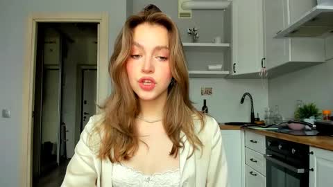 Snapshot of niky_jess chatting on 02-13-25, 10:55 Veronica online show from 02-13-25, 10:55