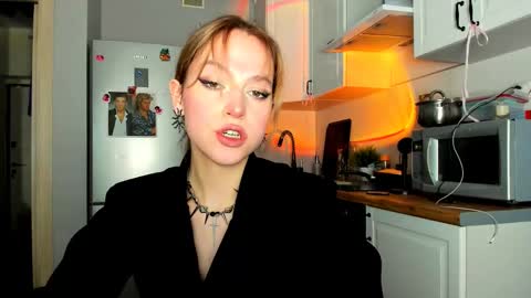 Snapshot of niky_jess chatting on 02-17-25, 06:59 Veronica online show from 02-17-25, 06:59