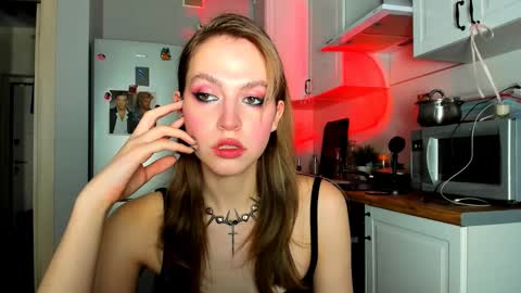 Snapshot of niky_jess chatting on 02-18-25, 03:21 Veronica online show from 02-18-25, 03:21