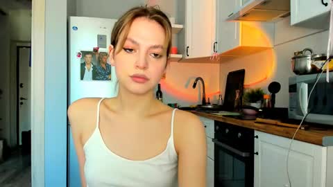 Snapshot of niky_jess chatting on 02-19-25, 10:45 Veronica online show from 02-19-25, 10:45