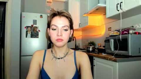 Snapshot of niky_jess chatting on 03-02-25, 06:19 Veronica online show from 03-02-25, 06:19