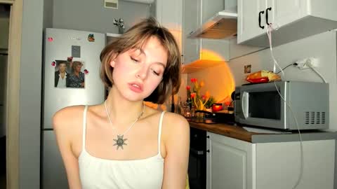 Snapshot of niky_jess chatting on 03-09-25, 09:24 Veronica online show from 03-09-25, 09:24