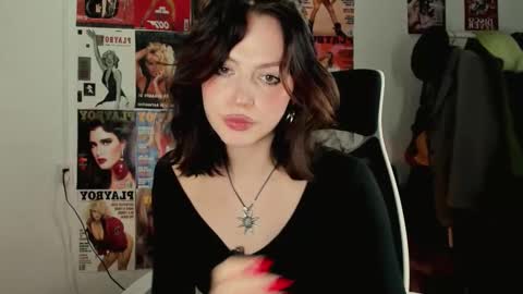 Snapshot of niky_jess chatting on 12-01-25, 05:18 Veronica online show from 12-01-25, 05:18