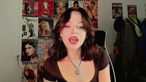 Snapshot of niky_jess chatting on 12-04-25, 08:56 Veronica online show from 12-04-25, 08:56