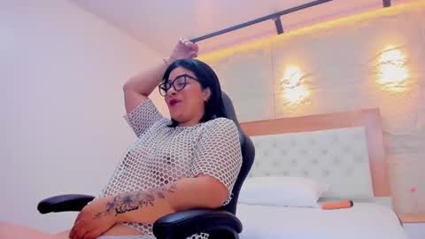 Snapshot of nikyrios chatting on 02-19-26, 12:23 online show from 02-19-26, 12:23