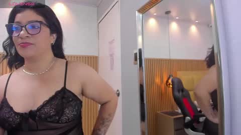 Snapshot of nikyrios chatting on 04-01-26, 12:06 online show from 04-01-26, 12:06