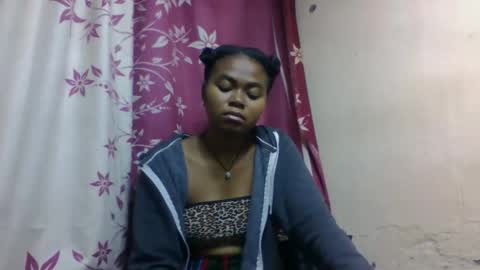 Snapshot of nilahmarie chatting on 09-12-25, 01:11 nilah online show from 09-12-25, 01:11