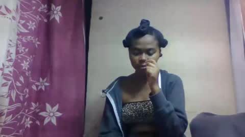 Snapshot of nilahmarie chatting on 10-18-25, 05:57 nilah online show from 10-18-25, 05:57