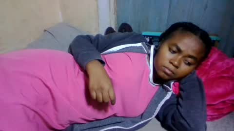 nilah online show from 06-18-26, 11:03