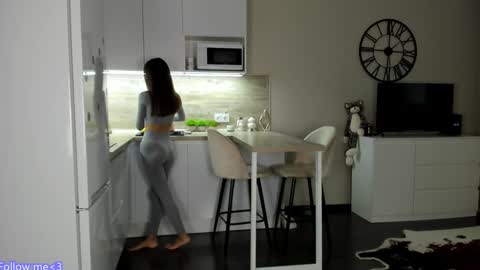 Bella online show from 01-13-25, 07:32