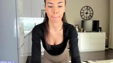 Bella online show from 01-22-25, 01:00