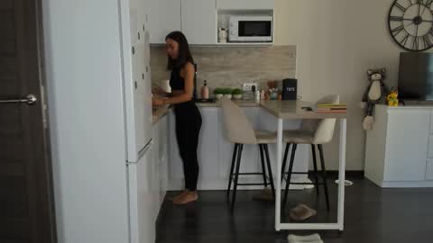 Bella online show from 09-11-25, 01:00