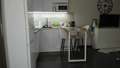 Bella online show from 10-03-25, 01:46