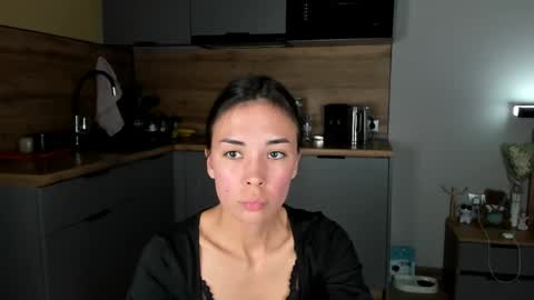 Bella online show from 05-15-26, 09:55