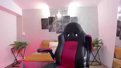 Nils online show from 09-20-25, 04:02