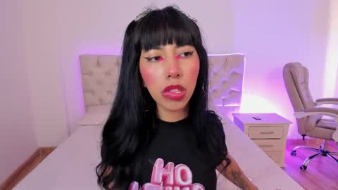 Nina Fox  online show from 10-16-25, 01:45