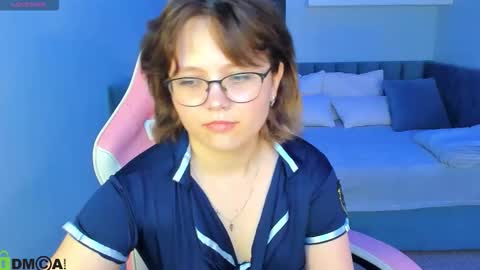 nina lunaa online show from 09-09-25, 08:14