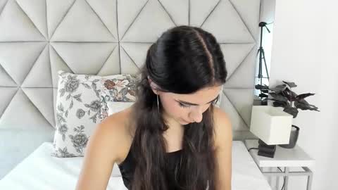 Snapshot of nina_pons chatting on 10-06-25, 08:17 Nina online show from 10-06-25, 08:17