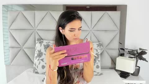 Snapshot of nina_pons chatting on 10-15-25, 08:31 Nina online show from 10-15-25, 08:31