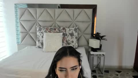 Snapshot of nina_pons chatting on 10-17-25, 08:33 Nina online show from 10-17-25, 08:33