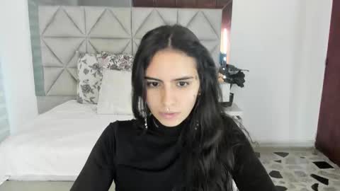 Snapshot of nina_pons chatting on 10-22-25, 08:08 Nina online show from 10-22-25, 08:08